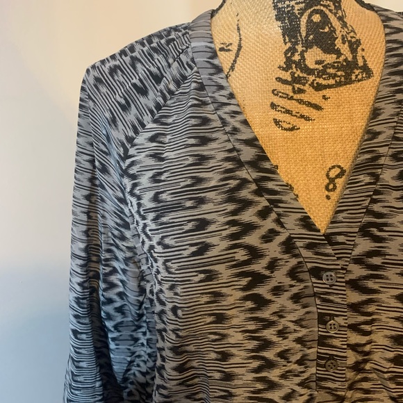 Joie Velarine Black Gray Caviar 100% Silk Blouse - Picture 3 of 7